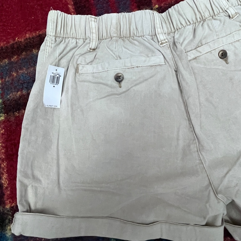 Old Navy Lightweight Khaki Shorts Medium - Picture 6 of 14
